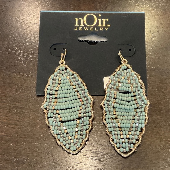 #0140 NWT NOIR JEWELRY EARRING GOLD AND BLUE BEADED - Picture 1 of 1